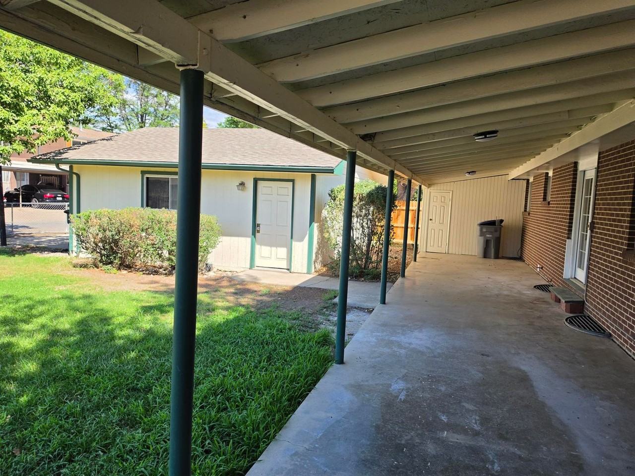 1403 Frontier St - Photo 2 of 21