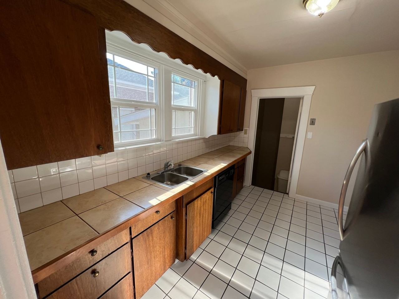 1423 N Howard St - Photo 5 of 19