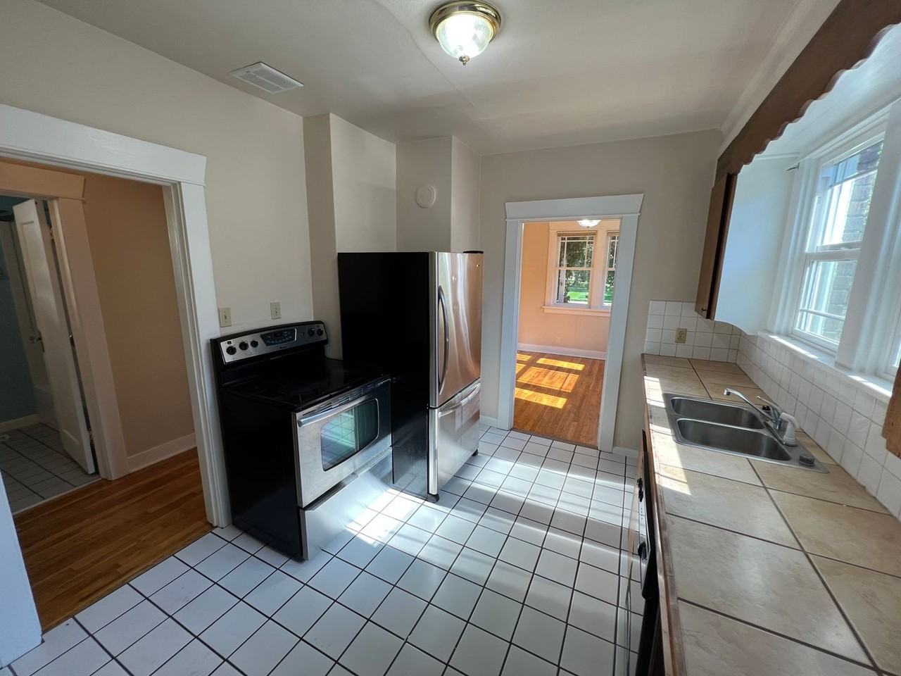 1423 N Howard St - Photo 6 of 19