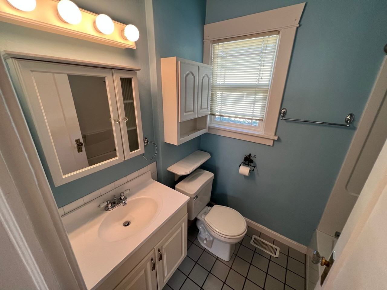 1423 N Howard St - Photo 7 of 19