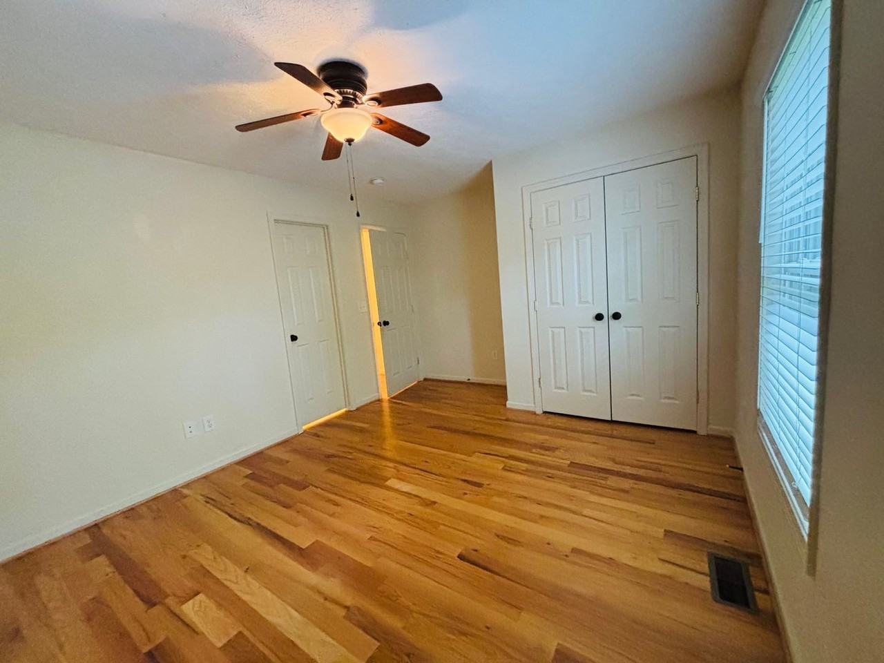 812 Glade Rd - Photo 5 of 22