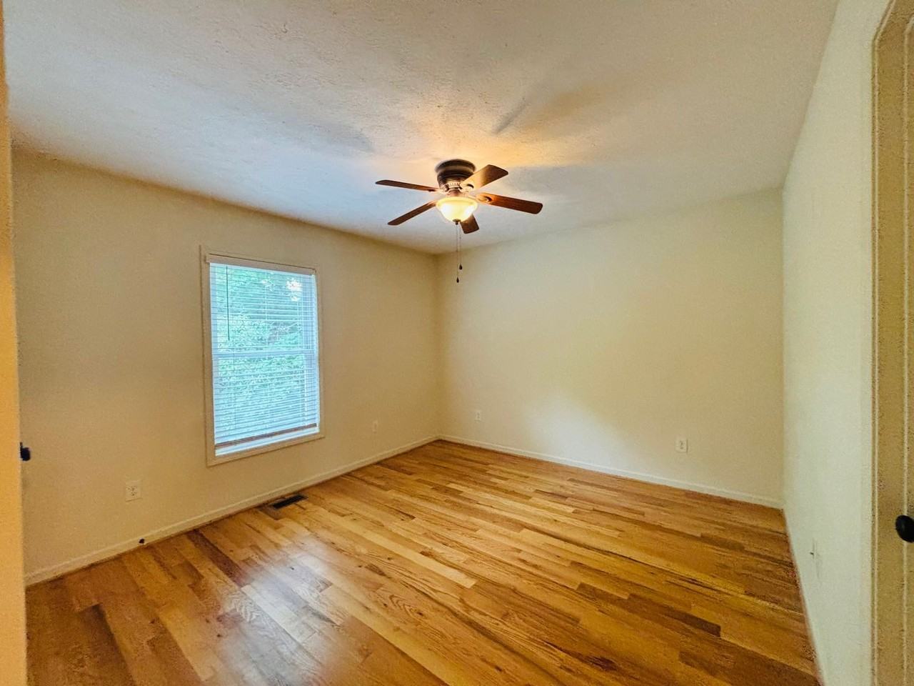 812 Glade Rd - Photo 6 of 22
