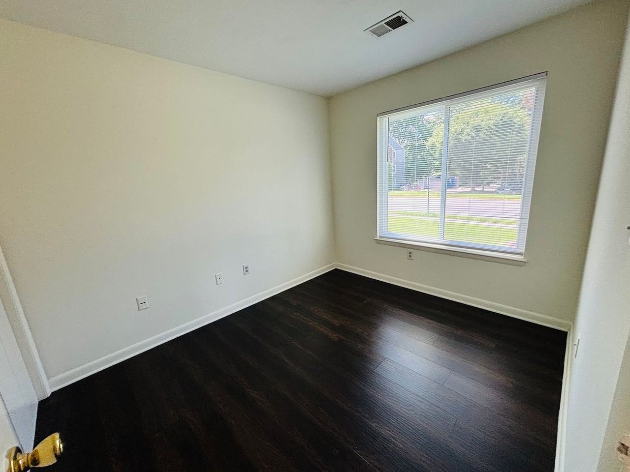 1203 University Ter Apt G - Photo 6 of 18