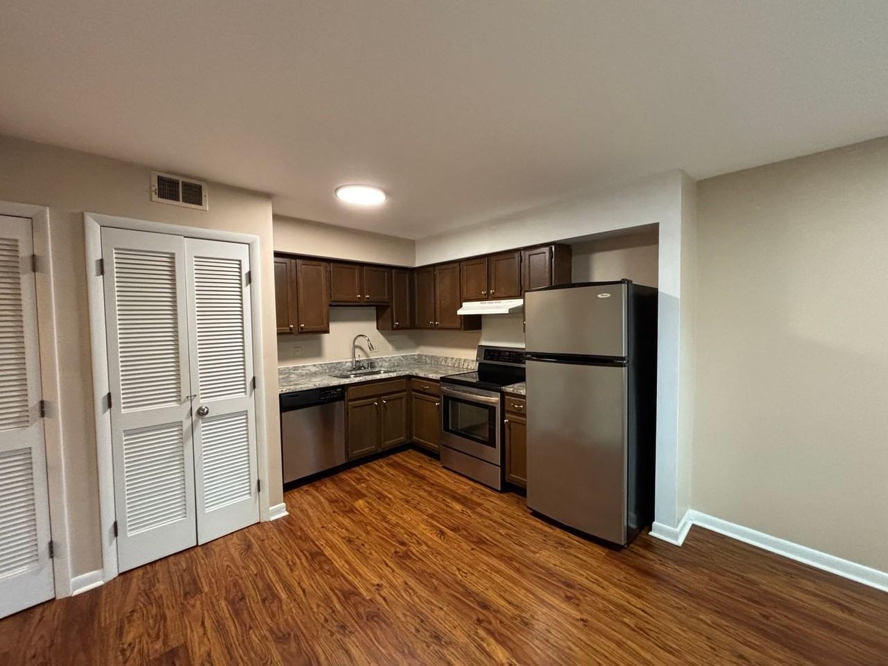 1721 Donlee Dr - Photo 5 of 16