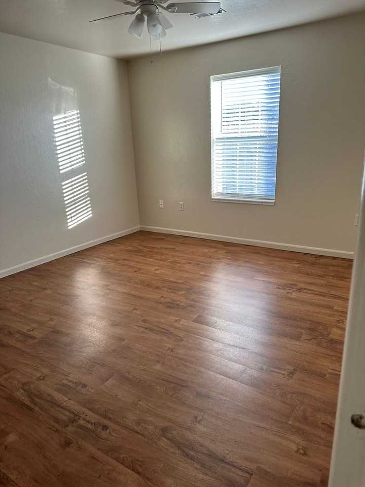 638 Woody - Photo 5 of 12