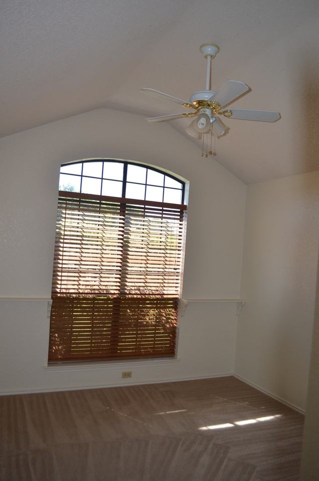 2521 Creek Dr - Photo 2 of 28
