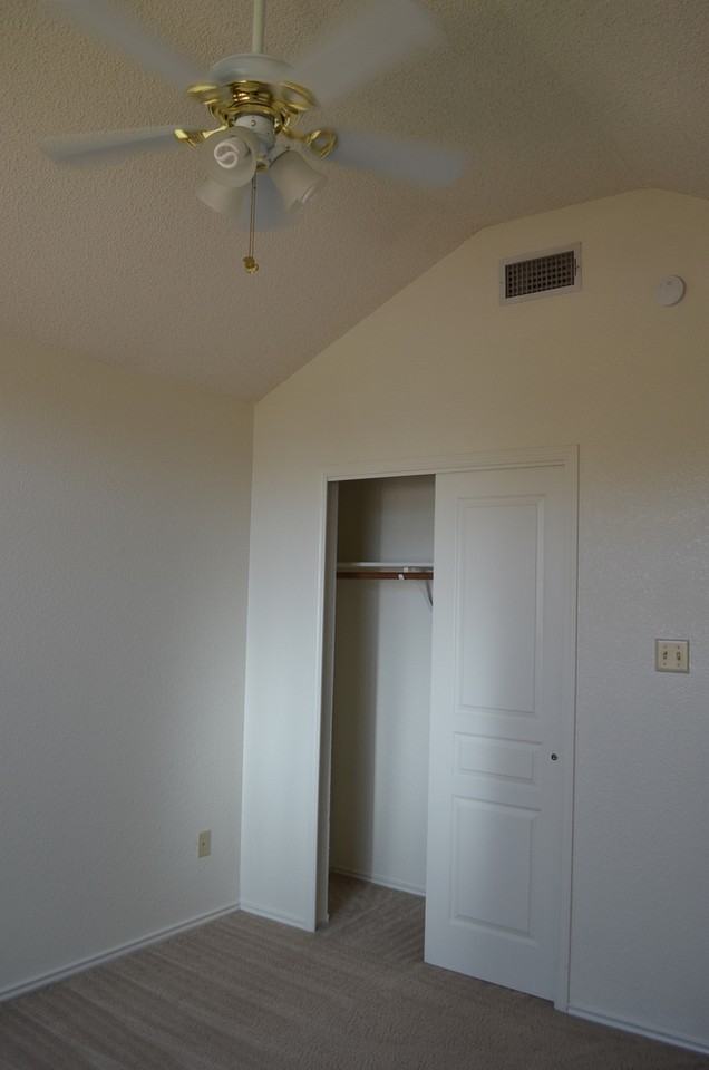 2521 Creek Dr - Photo 3 of 28