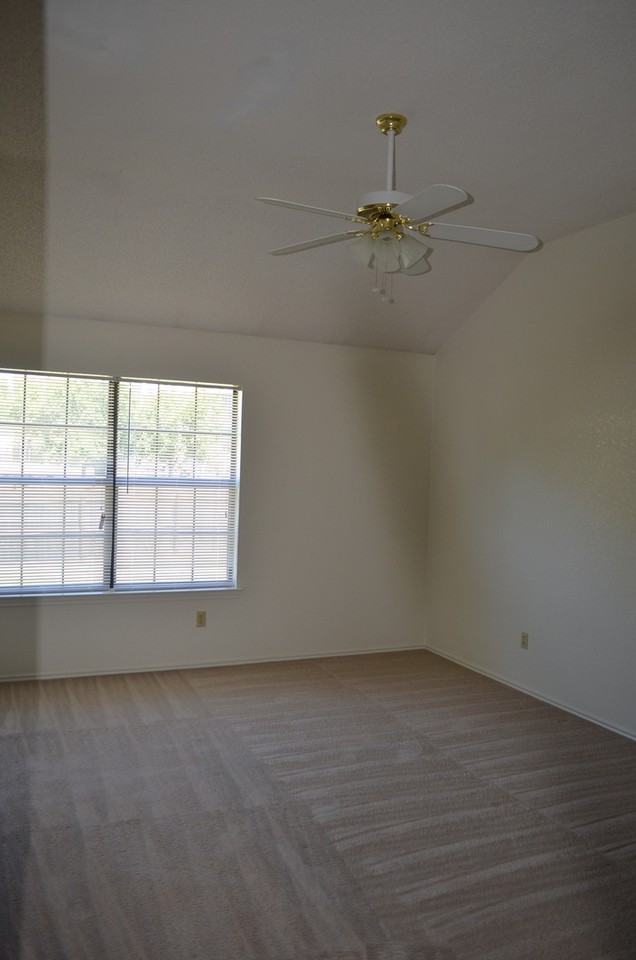 2521 Creek Dr - Photo 4 of 28
