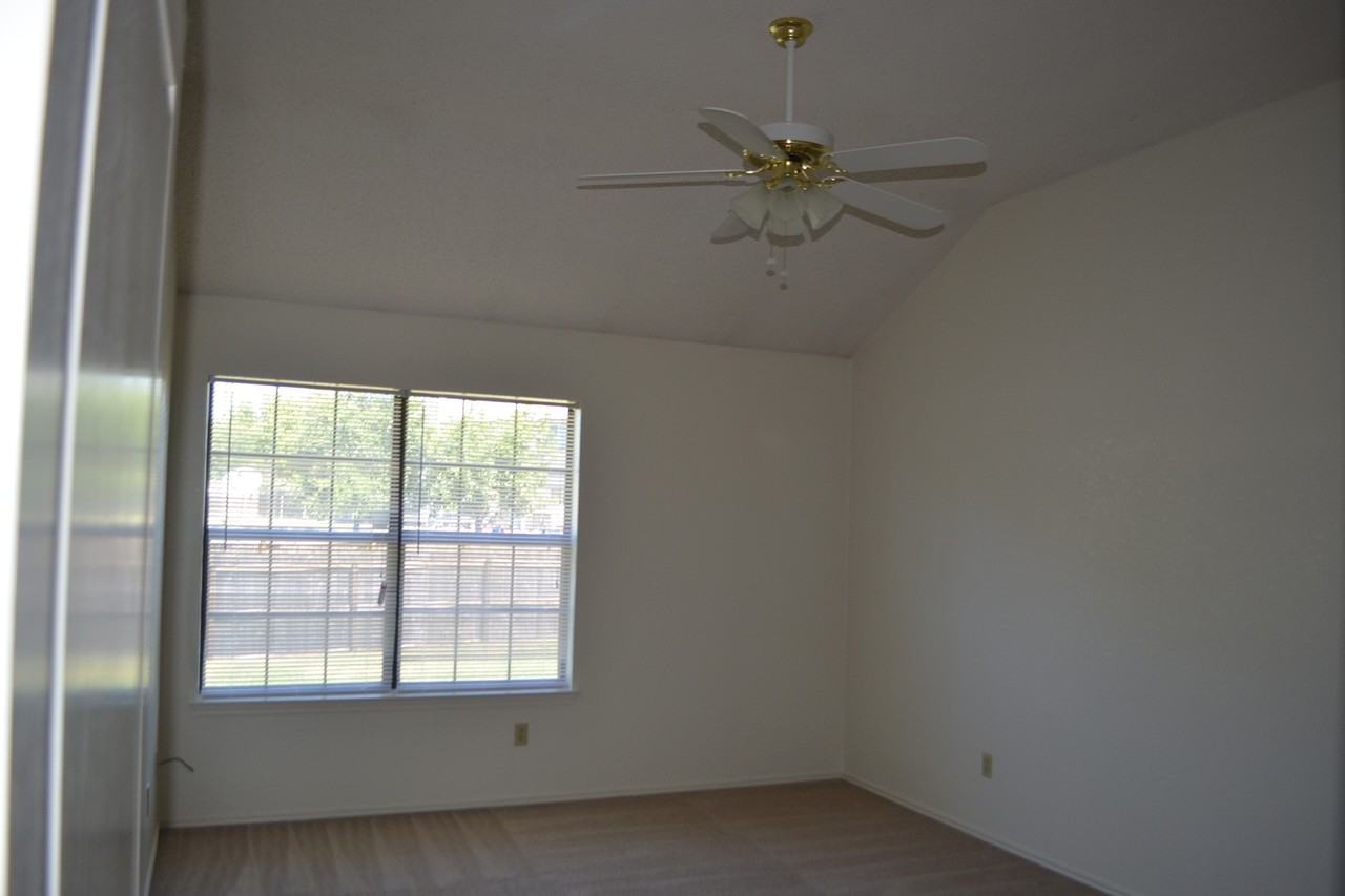 2521 Creek Dr - Photo 5 of 28