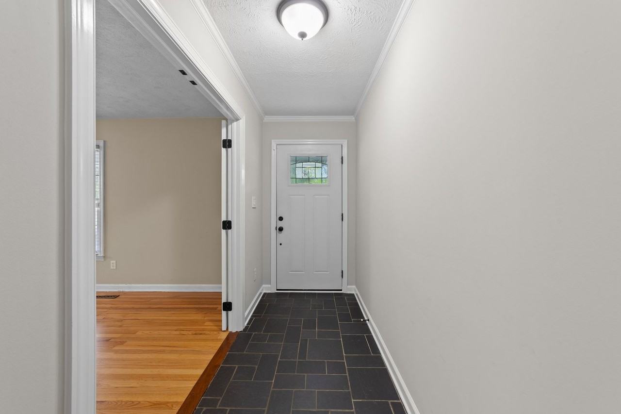 204 Mcneill Rd - Photo 3 of 31