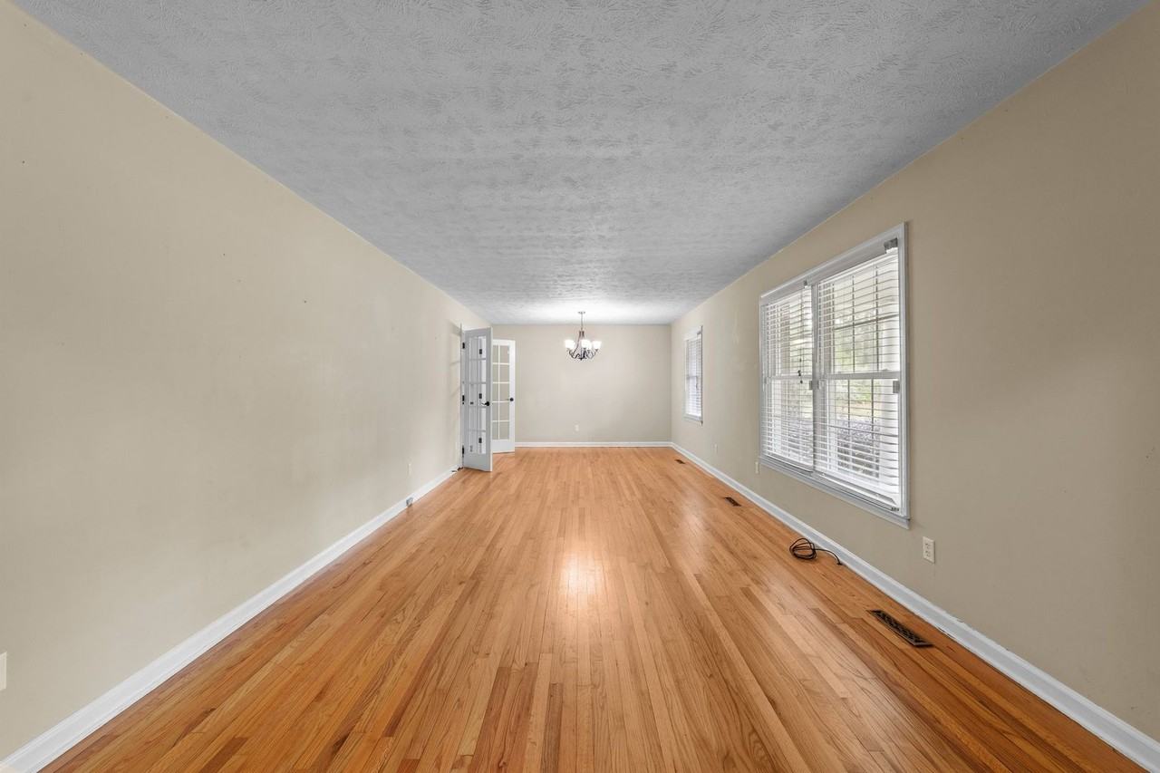 204 Mcneill Rd - Photo 5 of 31