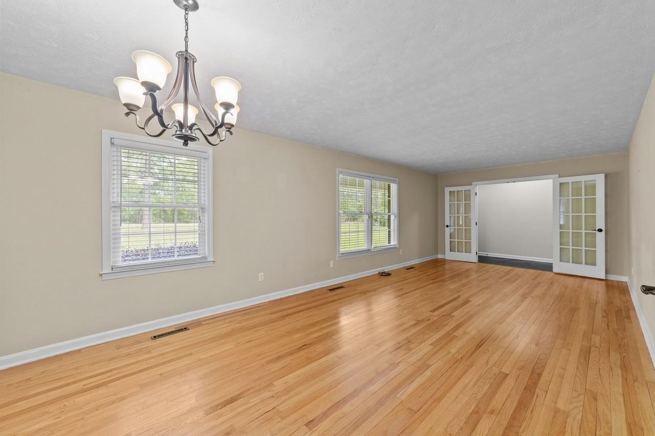 204 Mcneill Rd - Photo 6 of 31