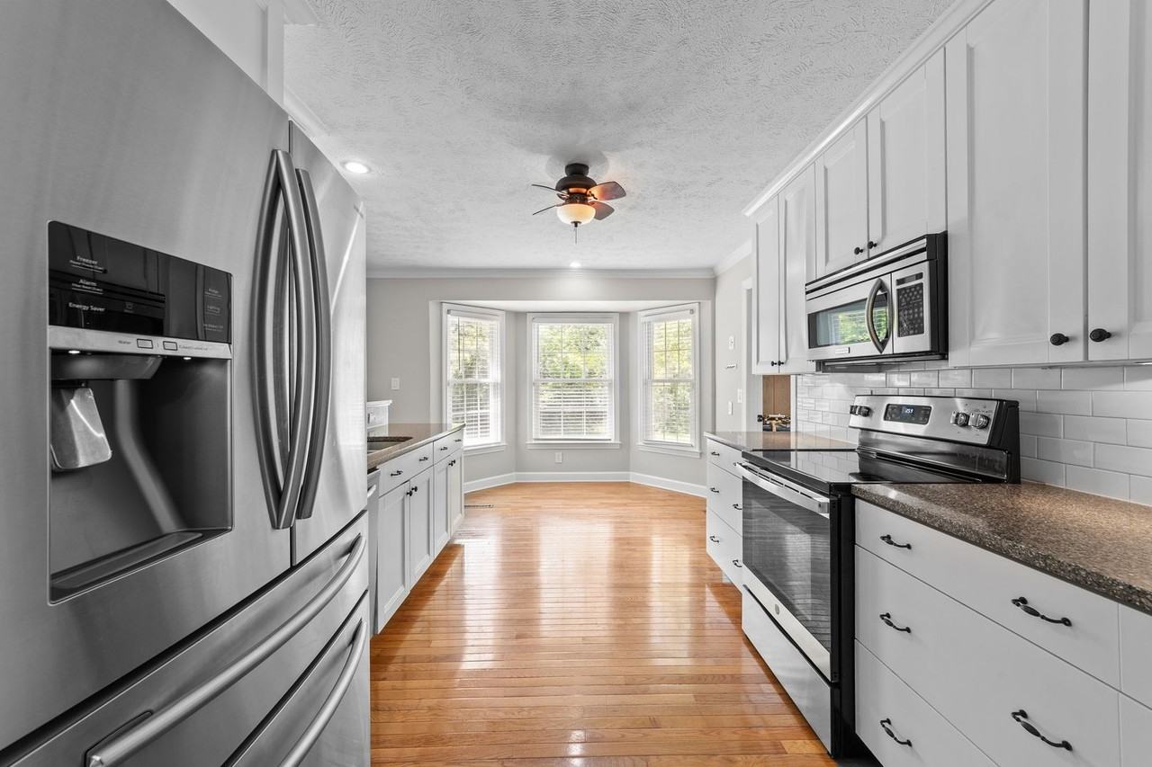 204 Mcneill Rd - Photo 7 of 31