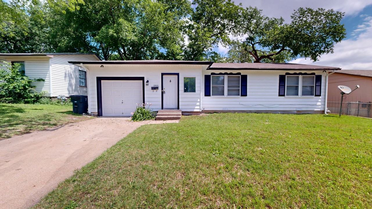 1901 White Ave - Photo 5 of 19