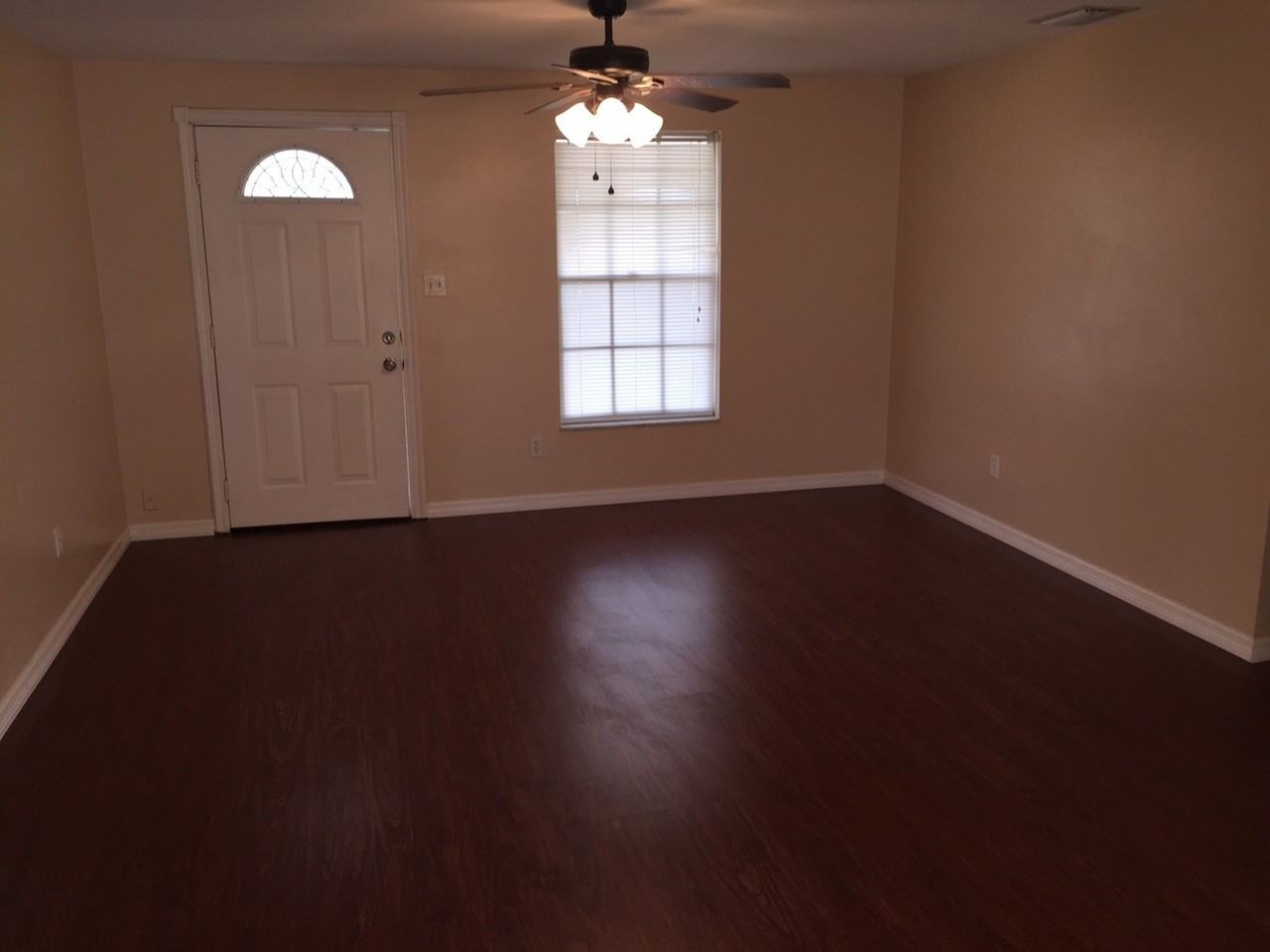 247 Oakwood Dr - Photo 2 of 13