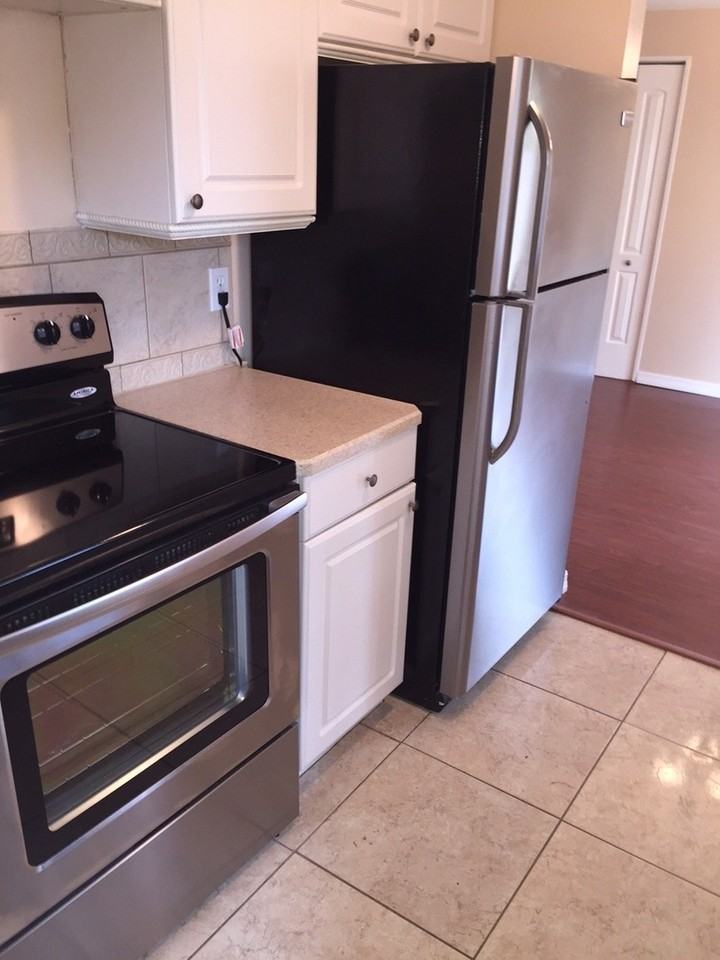 247 Oakwood Dr - Photo 3 of 13