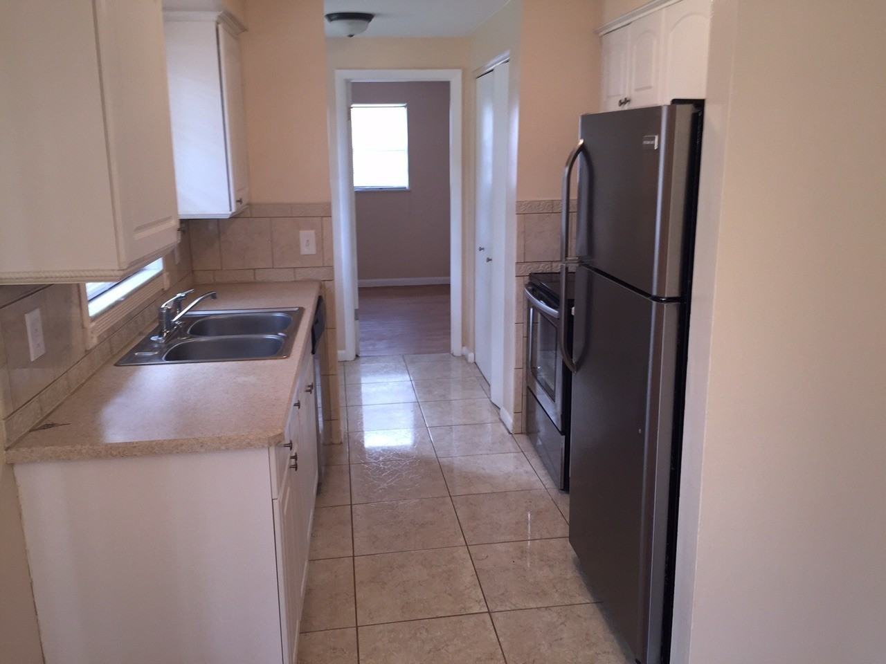 247 Oakwood Dr - Photo 4 of 13