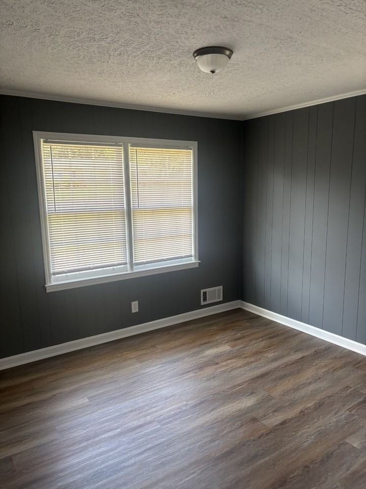 116 Crestview Dr - Photo 3 of 9