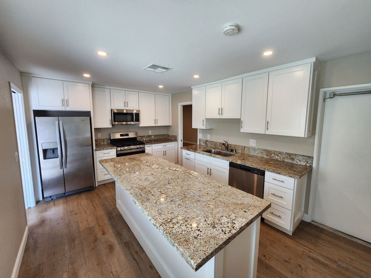 16598 Bernardo Oaks Dr - Photo 2 of 18