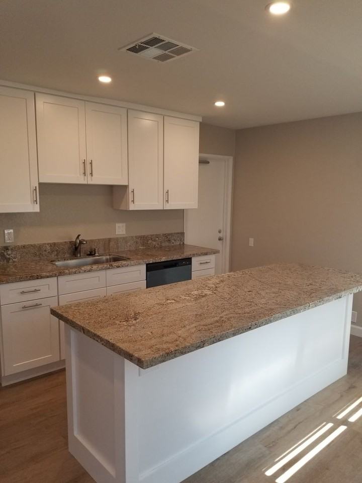 16598 Bernardo Oaks Dr - Photo 3 of 18
