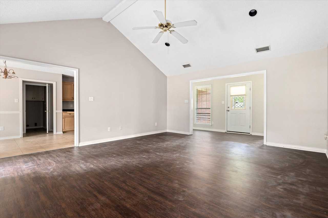 10020 Silverthorne Ct - Photo 2 of 23