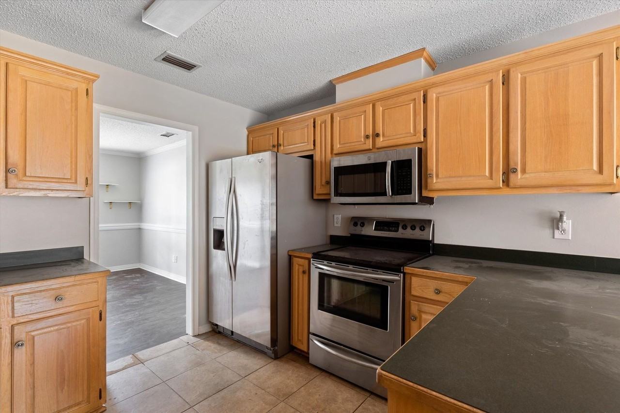 10020 Silverthorne Ct - Photo 4 of 23
