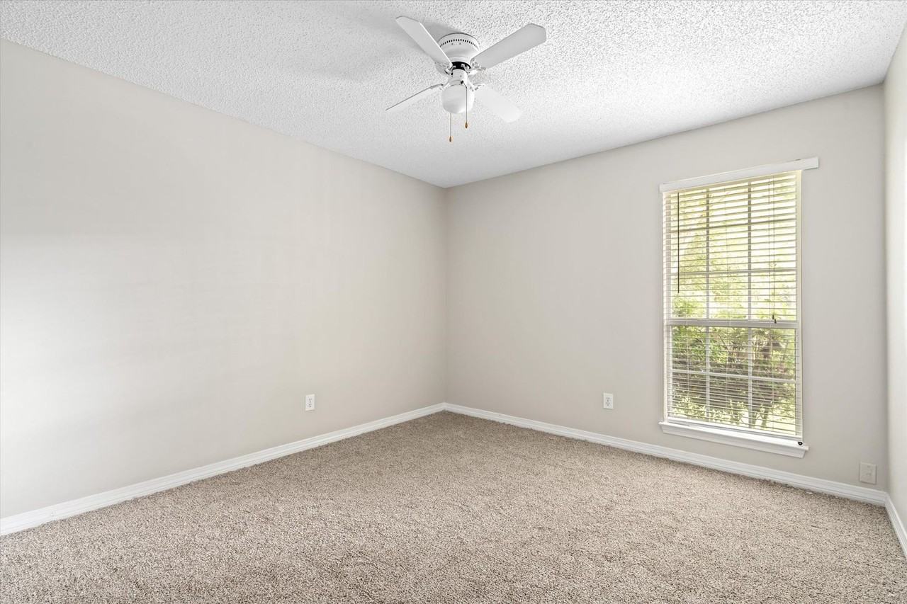 10020 Silverthorne Ct - Photo 6 of 23