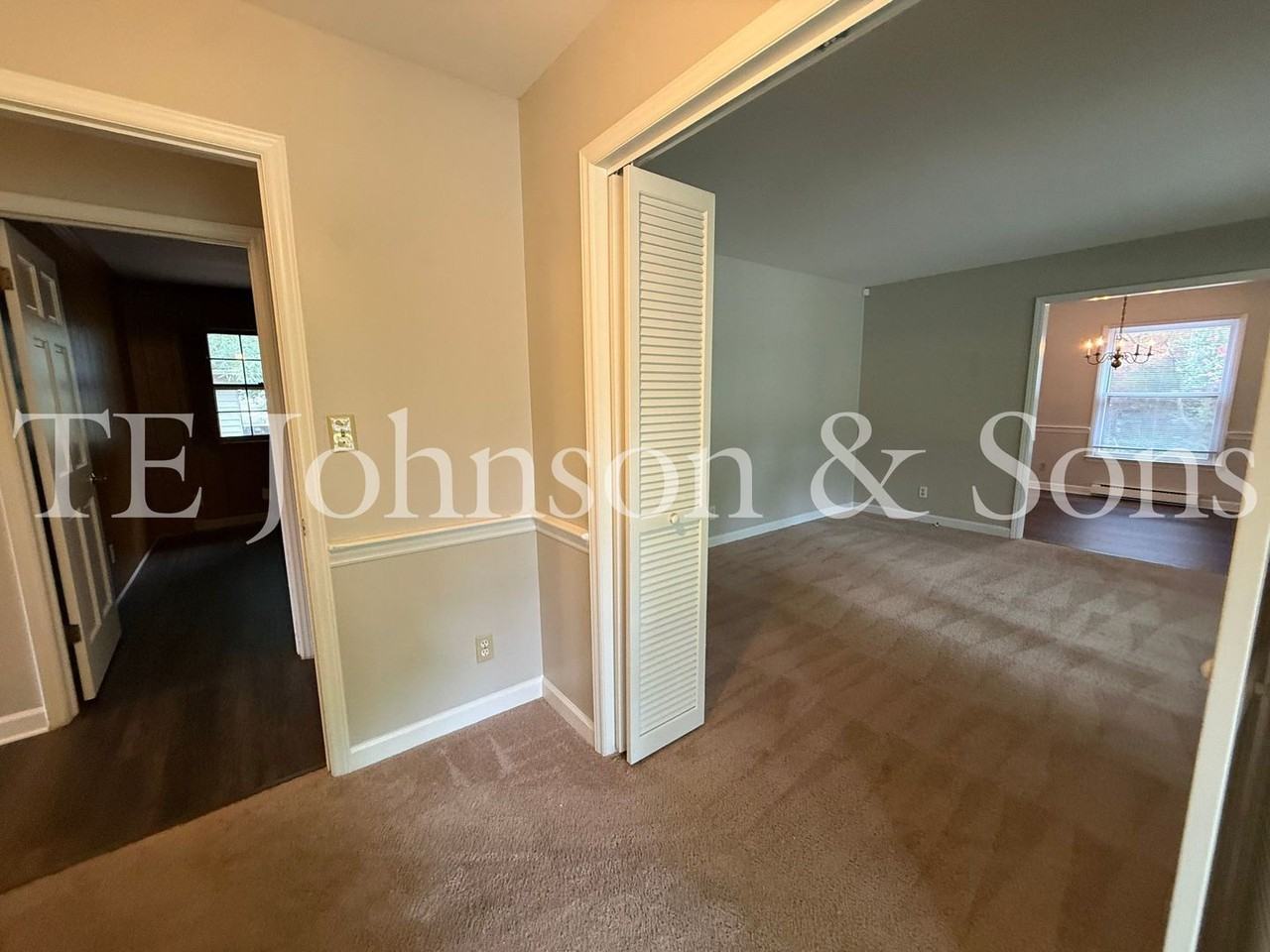2722 Winslow Ln - Photo 4 of 50