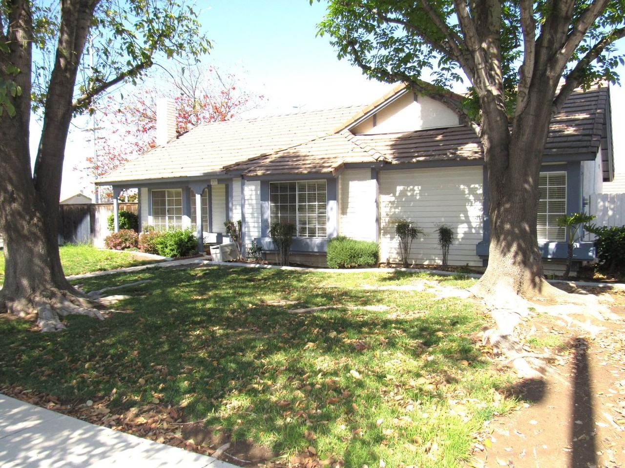 1099 W Ontario Ave - Photo 2 of 13