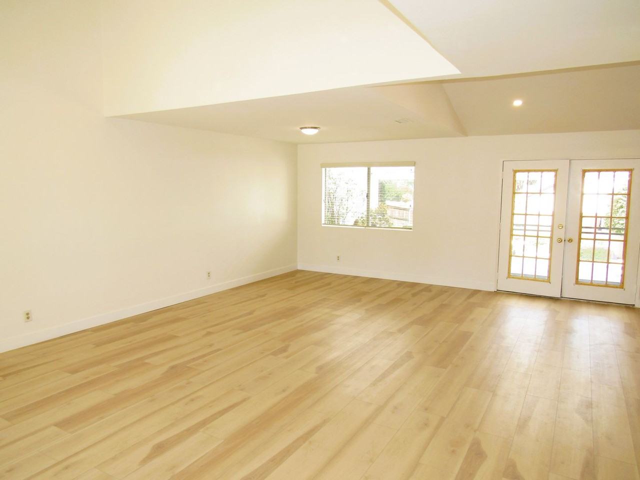 1099 W Ontario Ave - Photo 3 of 13