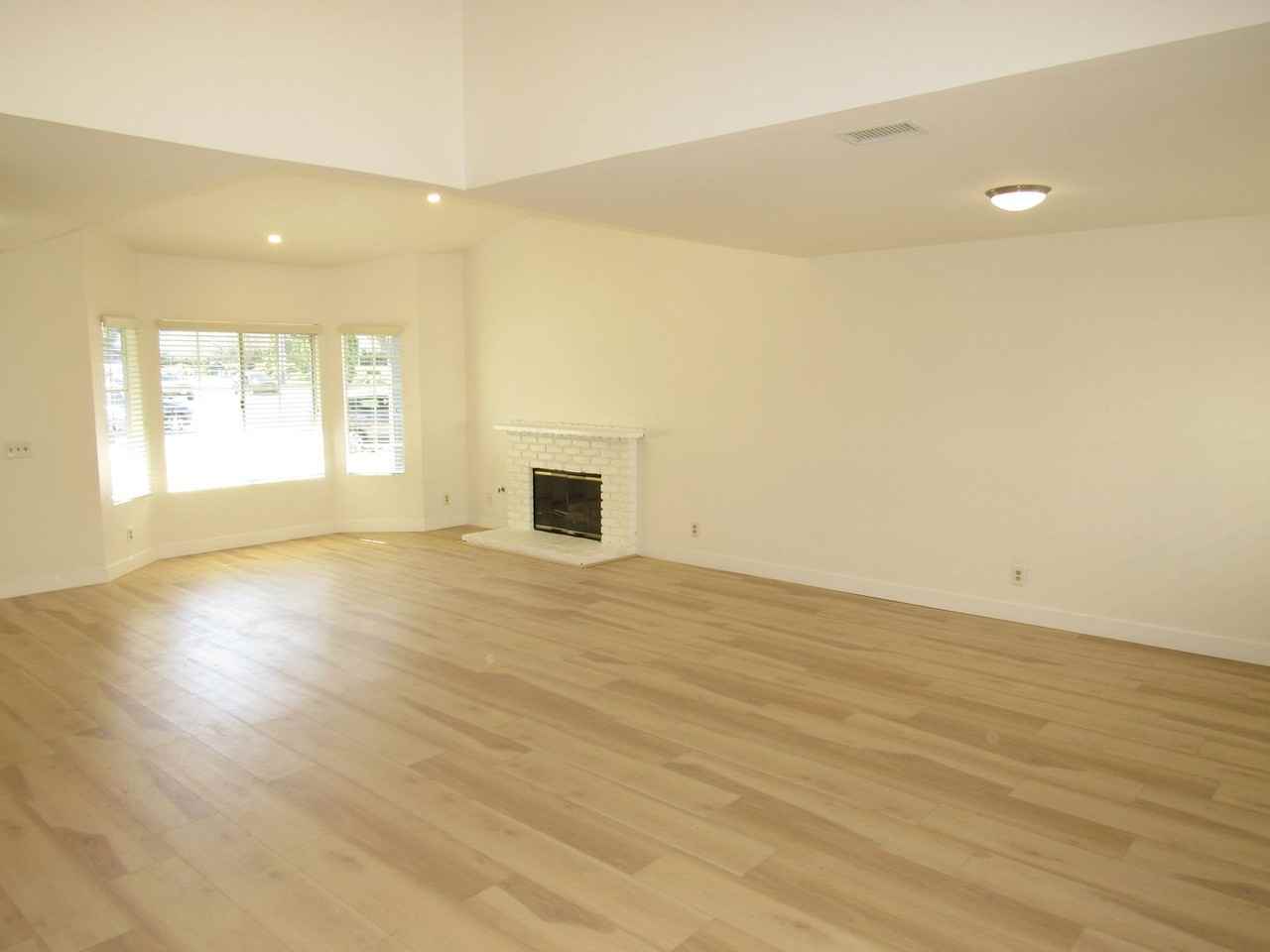1099 W Ontario Ave - Photo 4 of 13