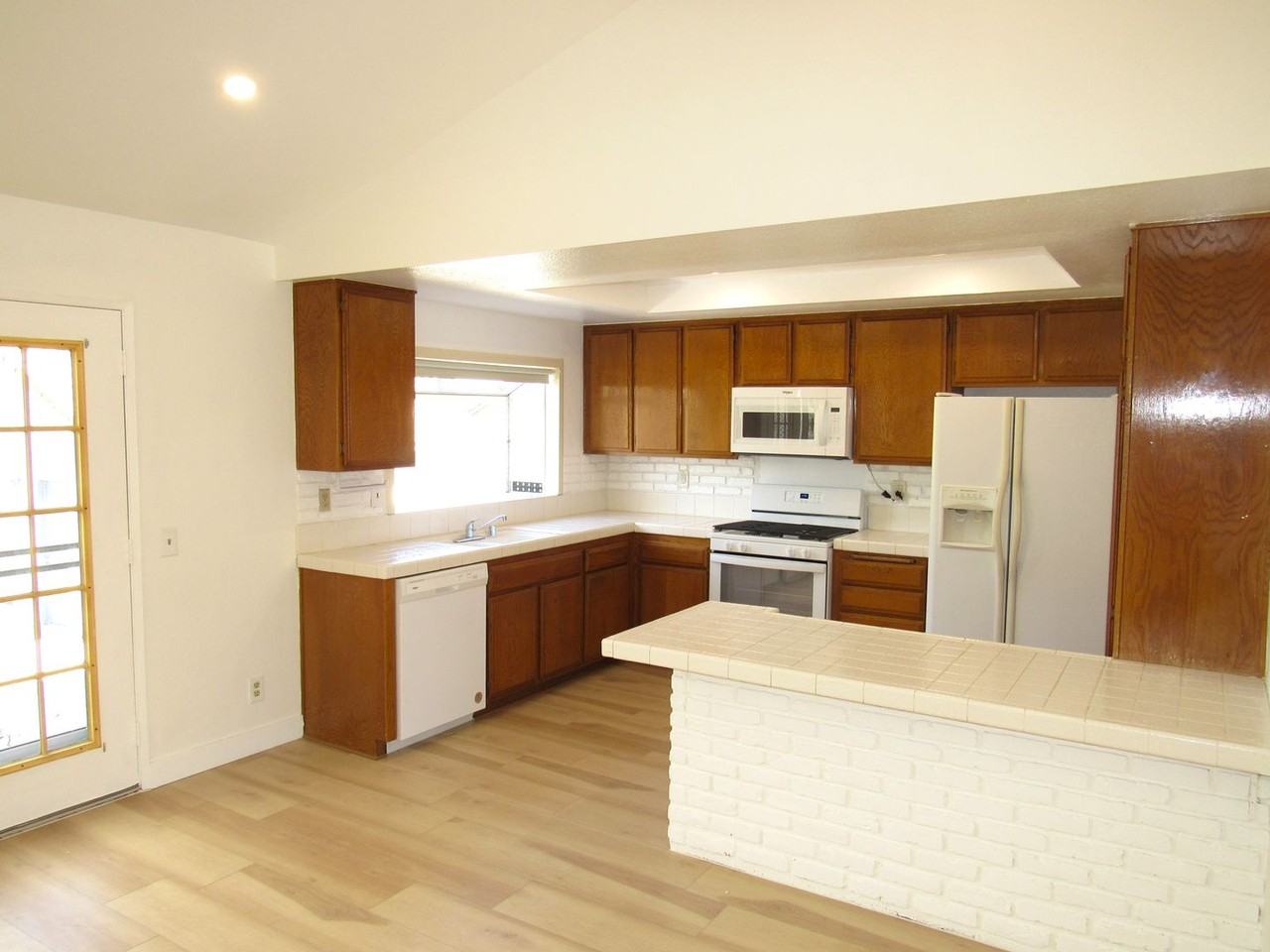 1099 W Ontario Ave - Photo 6 of 13