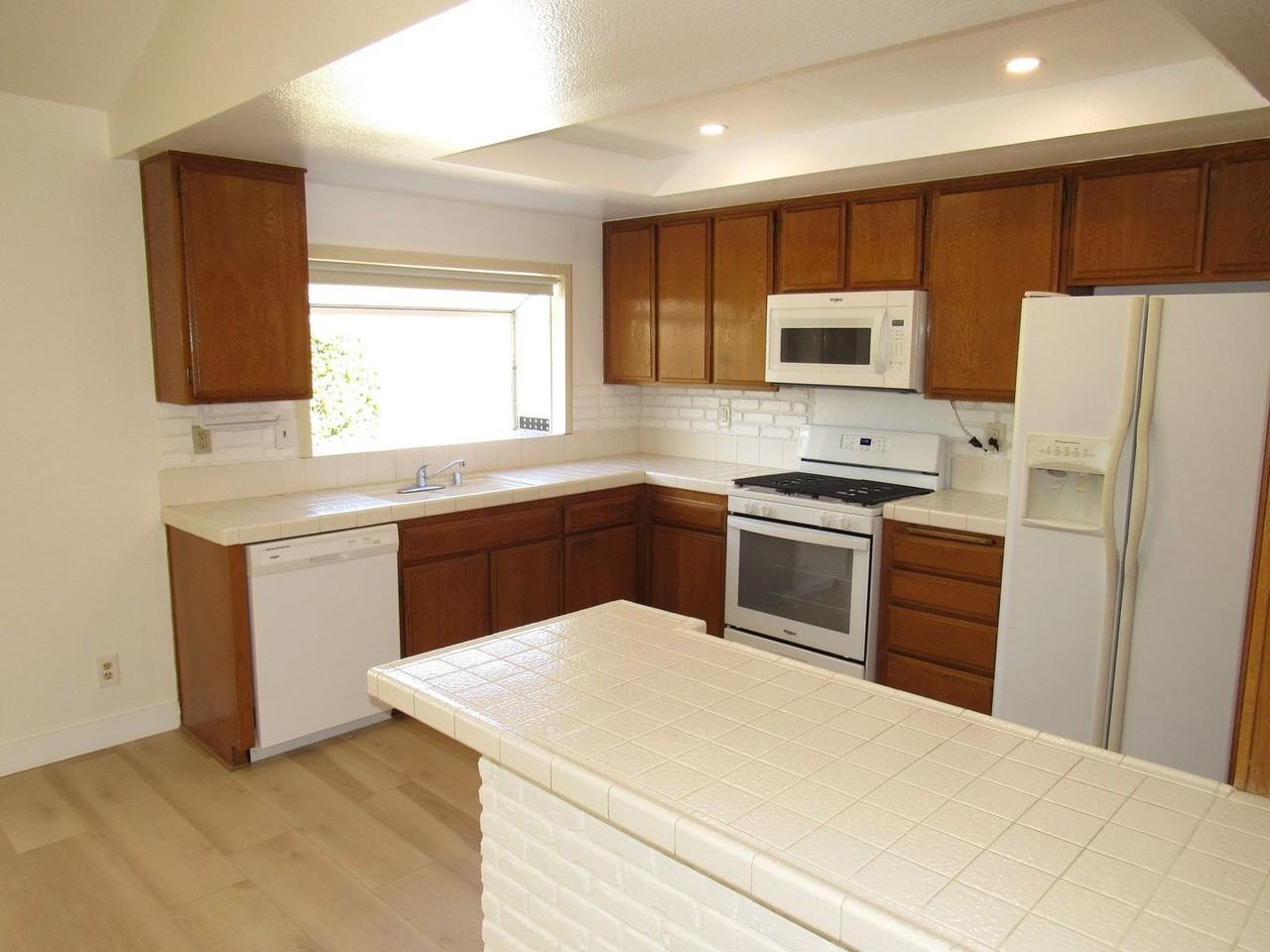 1099 W Ontario Ave - Photo 7 of 13