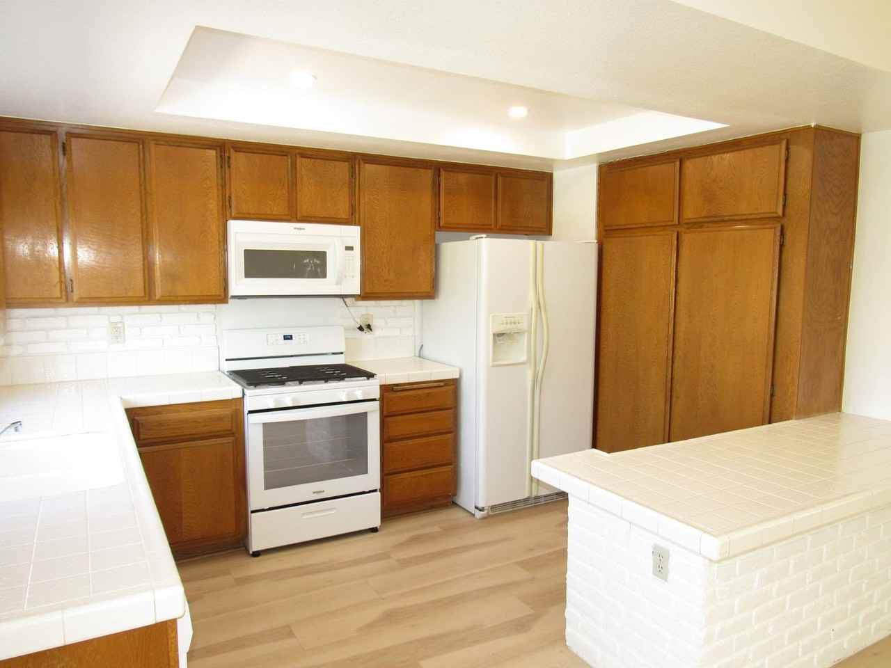 1099 W Ontario Ave - Photo 6 of 14