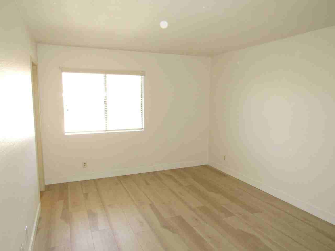 1099 W Ontario Ave - Photo 7 of 14