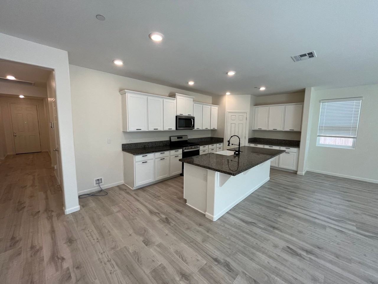 2240 S Lebec St - Photo 4 of 19