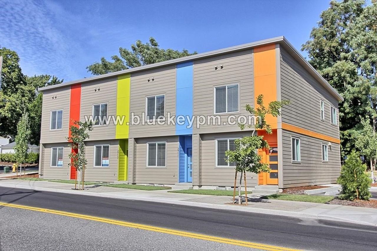 2713 Broadway St - Photo 2 of 13