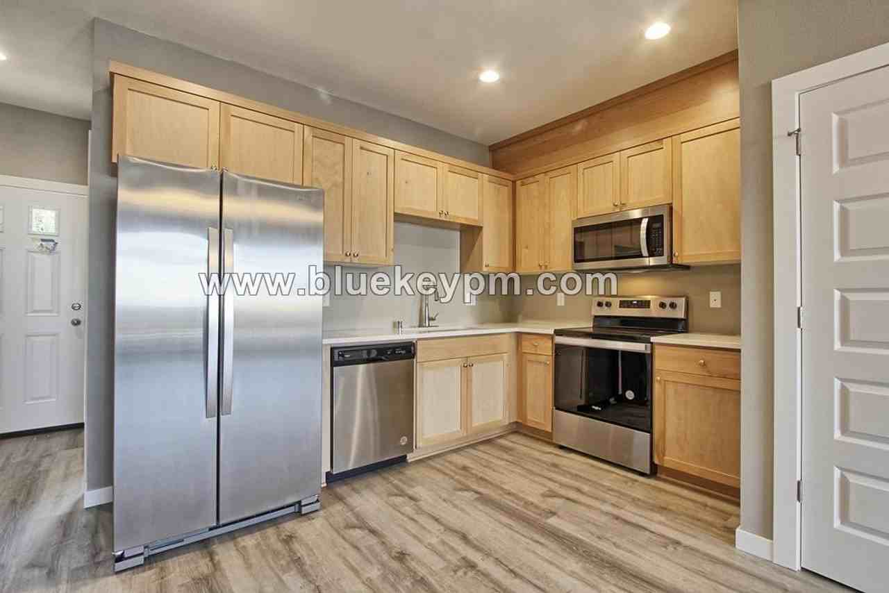 2713 Broadway St - Photo 5 of 13
