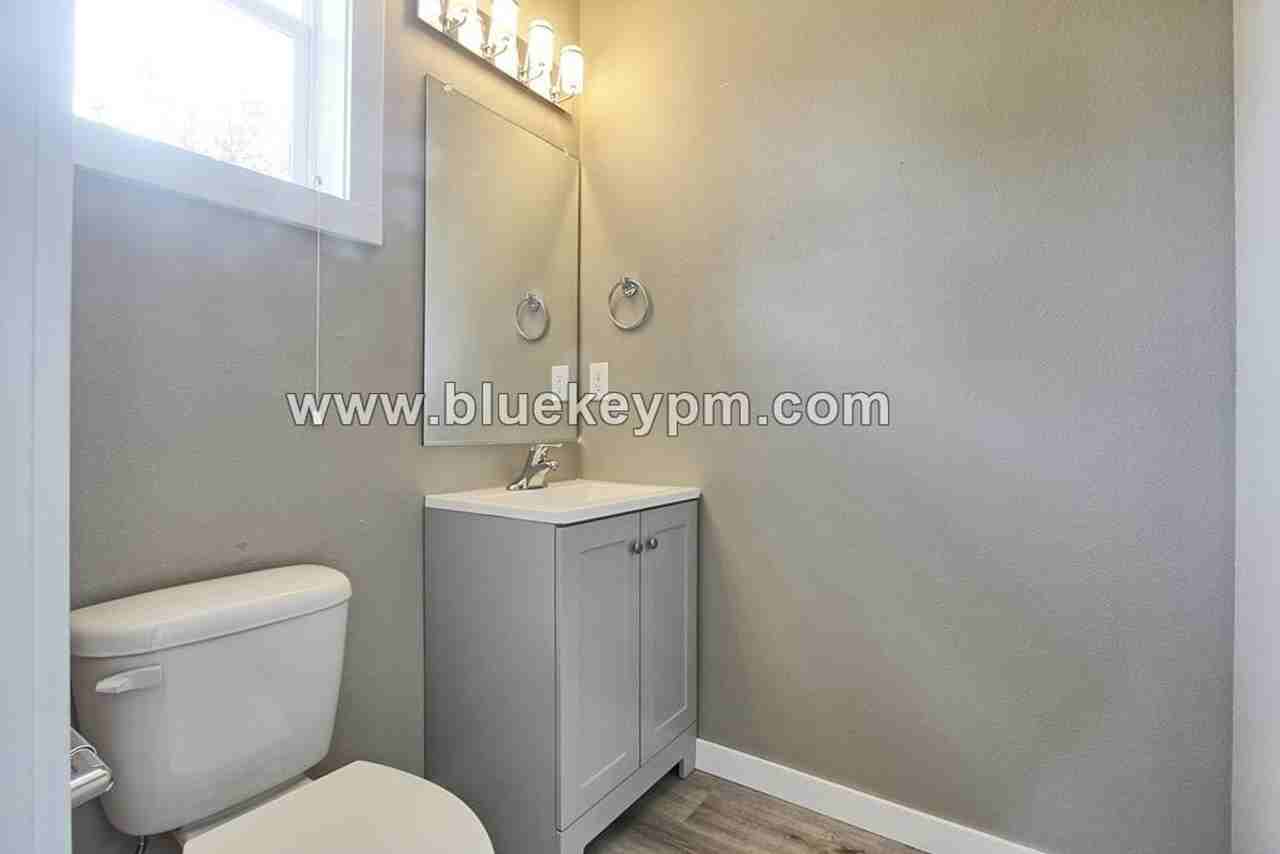 2713 Broadway St - Photo 6 of 13