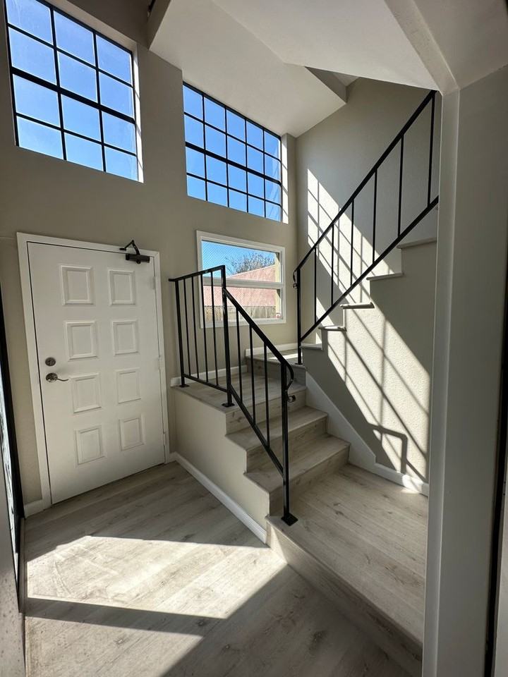 455 E St - Photo 5 of 22