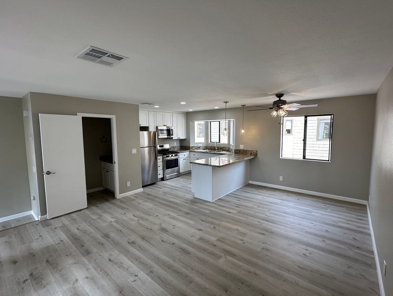 455 E St - Photo 7 of 22