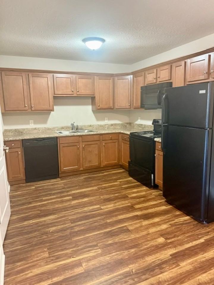 272 Audley Ave - Photo 2 of 3