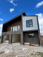 featured image of 861 9th St W