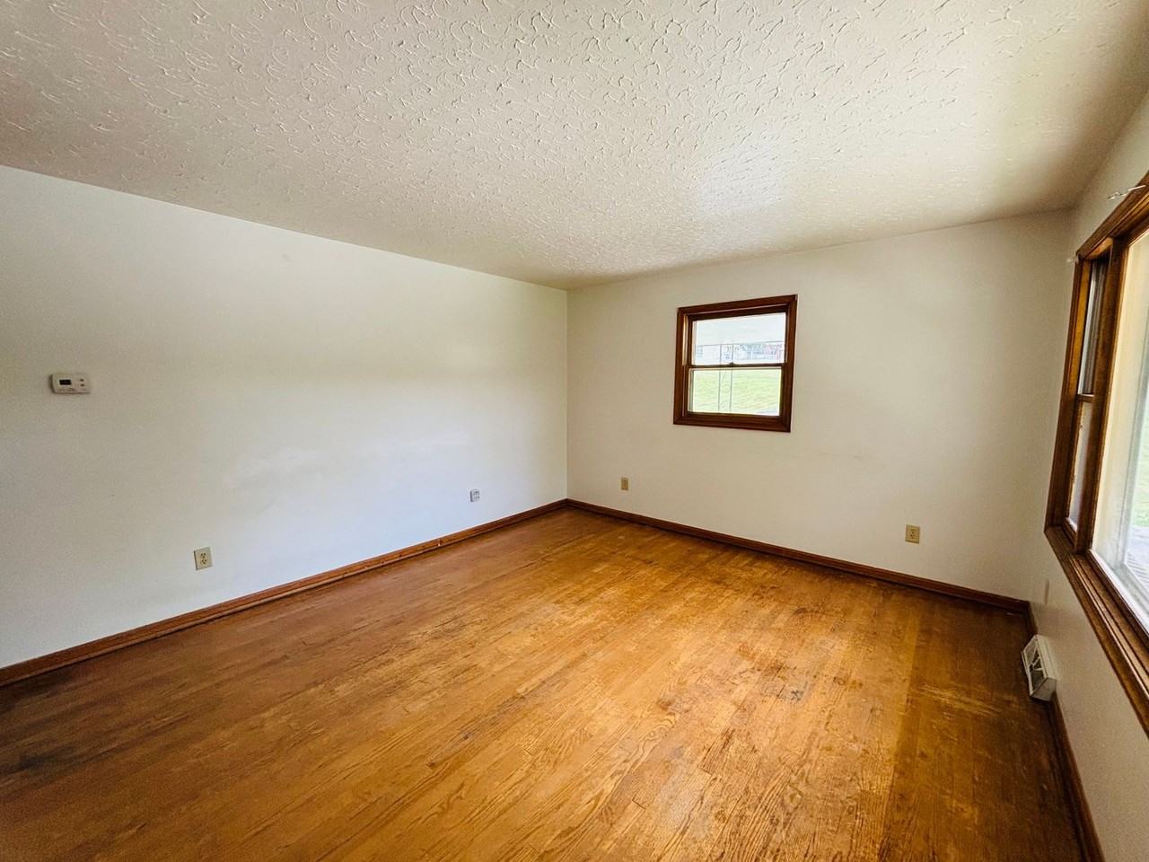 115 Lucas St - Photo 2 of 16