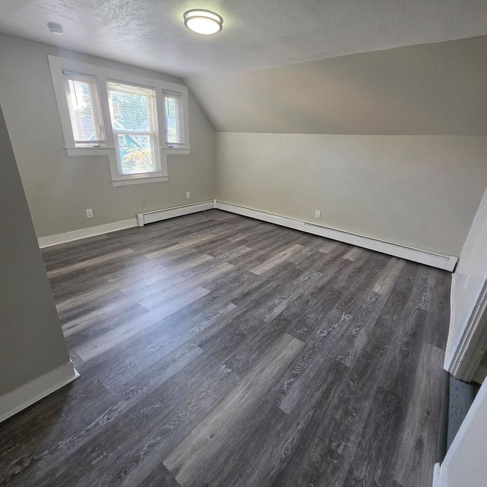 200 Sargeant St - Photo 2 of 13