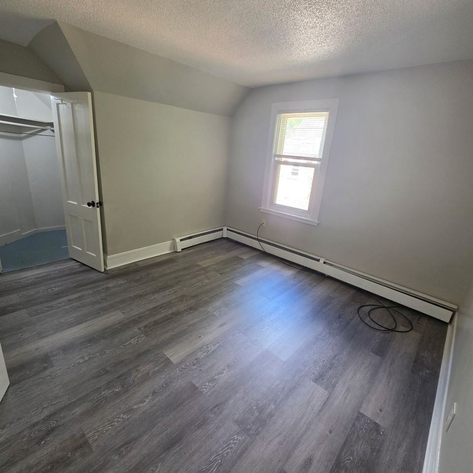 200 Sargeant St - Photo 3 of 13