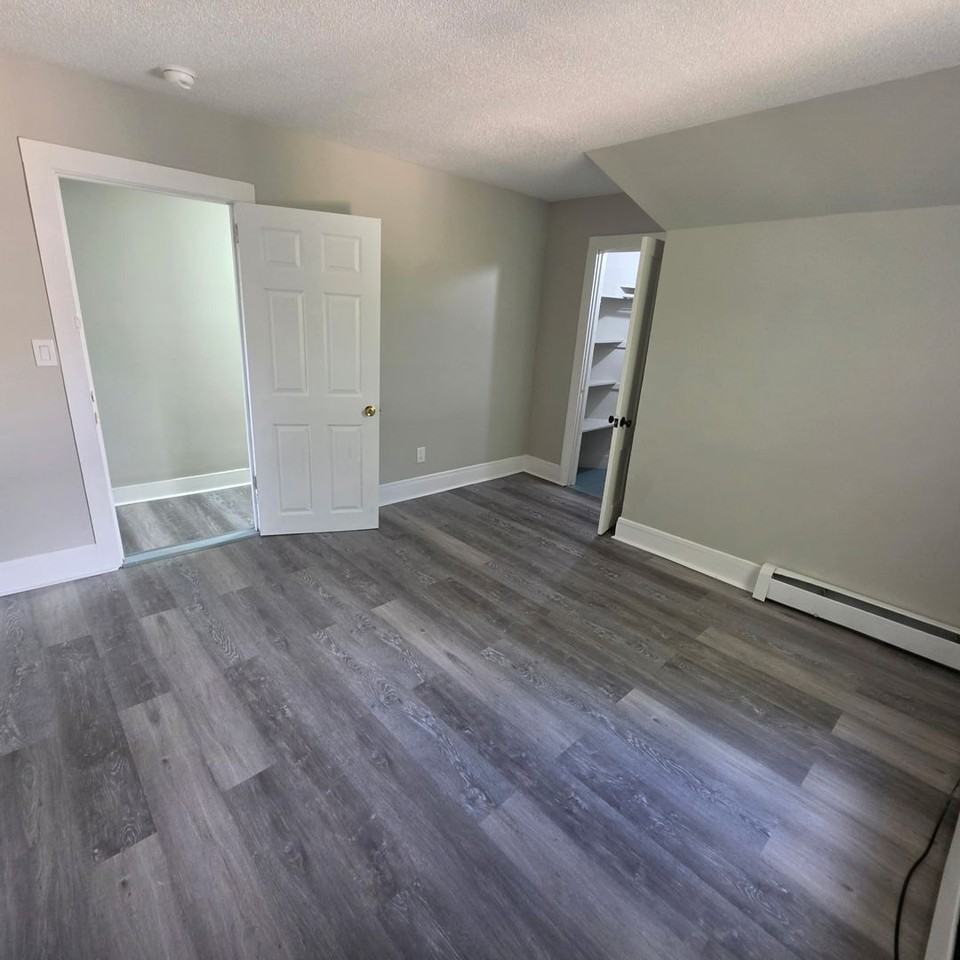 200 Sargeant St - Photo 4 of 13