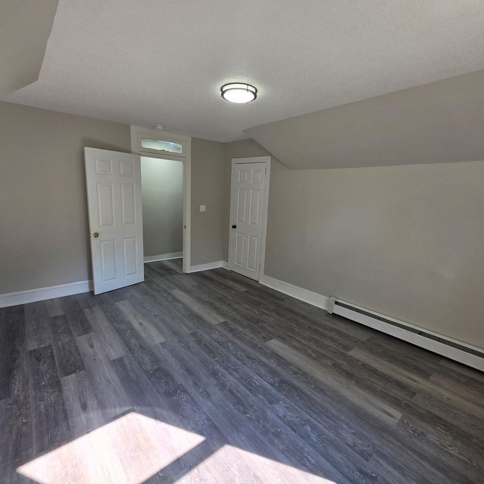 200 Sargeant St - Photo 5 of 13
