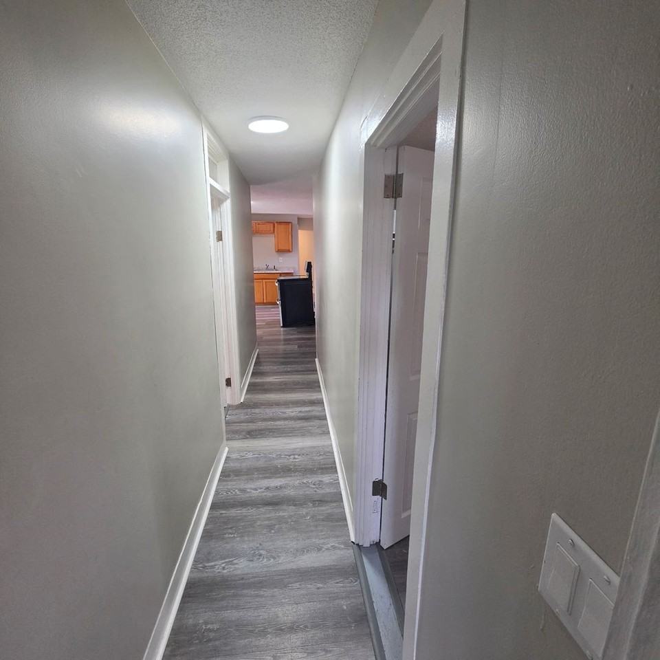 200 Sargeant St - Photo 6 of 13