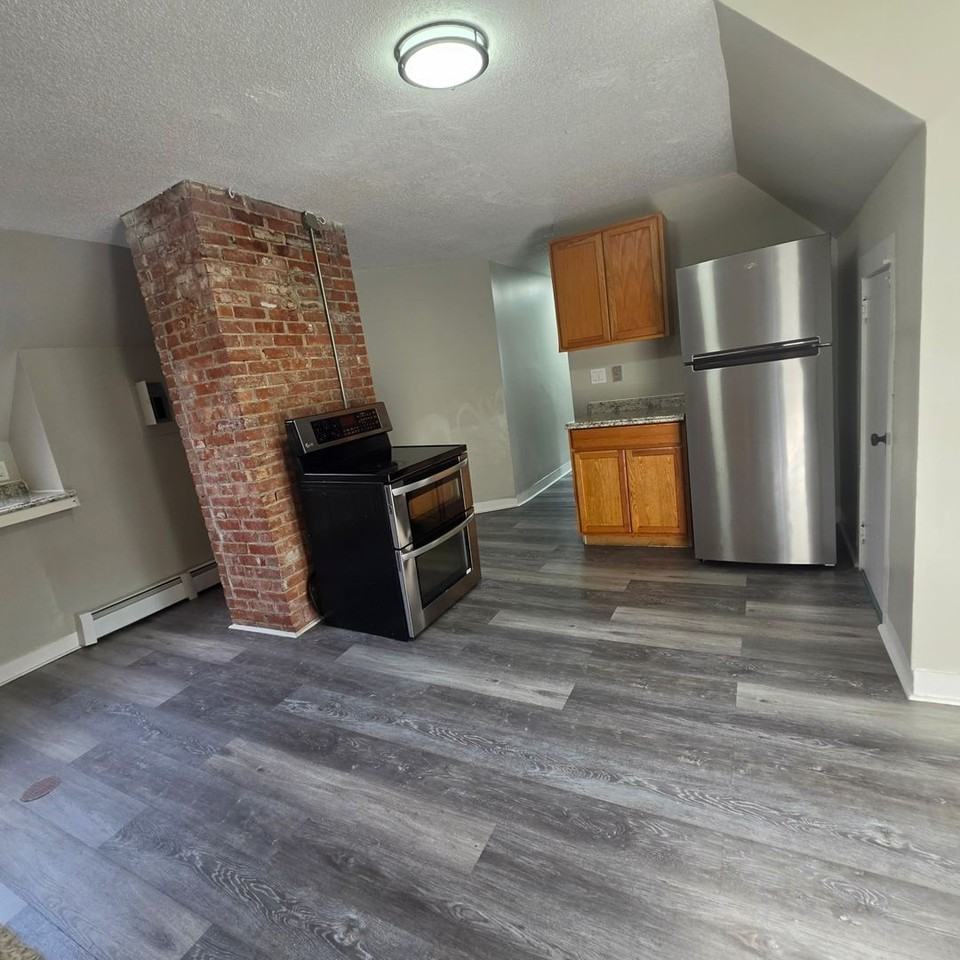 200 Sargeant St - Photo 7 of 13